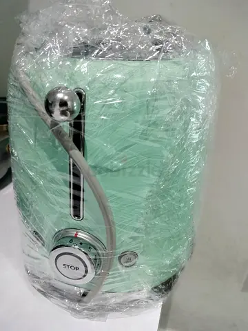 Mint green 2-slice retro toaster — barely used