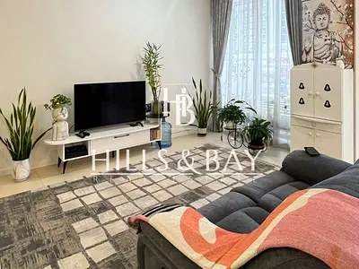 SPACIOUS BALCONY ll CONVERTIBLE ll CLOSE TO METRO