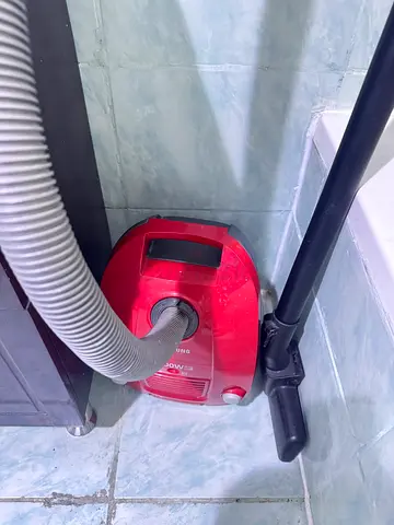 Samsung 1600W Red canister vacuum cleaner - working condition