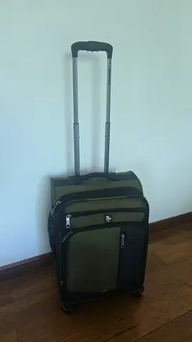 SwissGear Carry-On Suitcase (Excellent Condition)