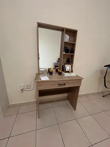 Dressing unit with table