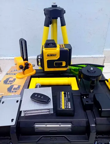 DeWalt Laser Level with Tripod and Accessories - Good Condition