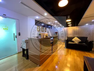 Enjoy a modern workspace that combines flexibility, functionality, and prestige — all under one unb