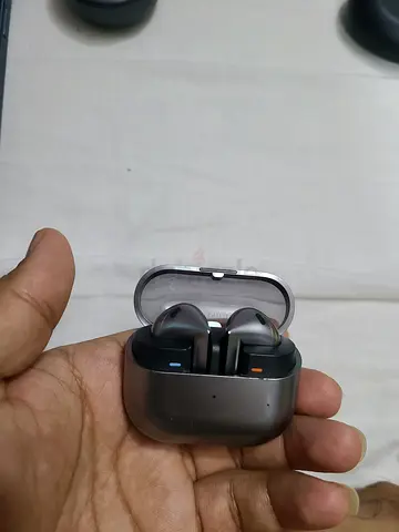 Original Samsung galaxy buds 3 with Charging Case - Compact Fit