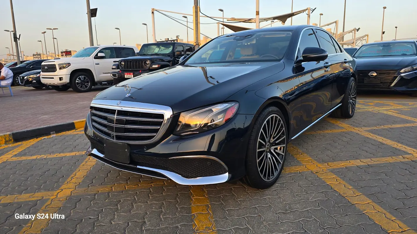 Mercedes-Benz E-Class 2017 — photo 1 of 10