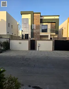 Elegant 5-bedroom villa | Prime location behind the garden