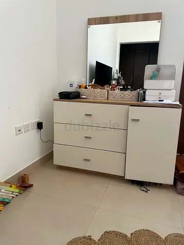 Modern Dressing Table with Mirror and Storage Drawers