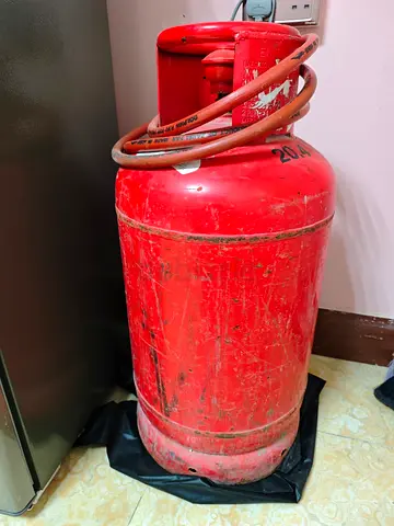 Gas cylinder with regulator and hose