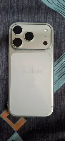 IPHONE 17 PRO FOR SALE 100% BATTERY WITH BOX AND CHARGER 37 CYCLE COUNT