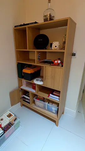 Light wood bookshelf / display unit - good condition