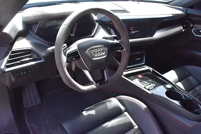 2022 AUDI E-TRON GT — фото 11