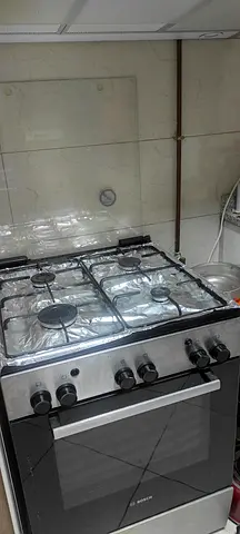 Bosch 4 burner Stove + oven+gas Cylinder  Excellent Condition