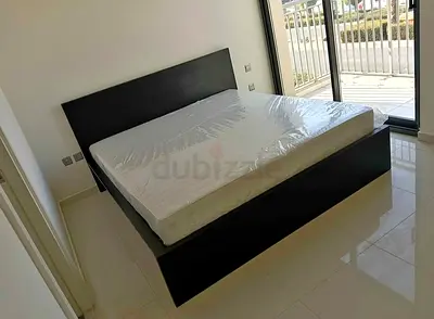 IKEA malam king‑size bed (180 × 200 cm) with 2 storage drawers and an IKEA mattress ✨