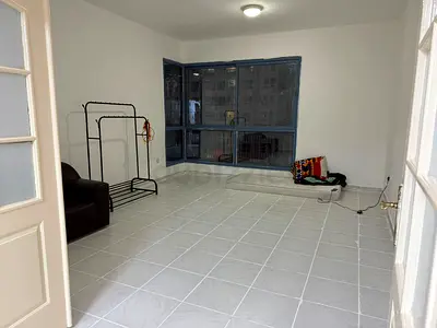 Spacious big hall/ Room in Apartment