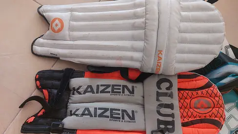 Cricket batting pads, SS brand cricket bat with kit - used, good condition.