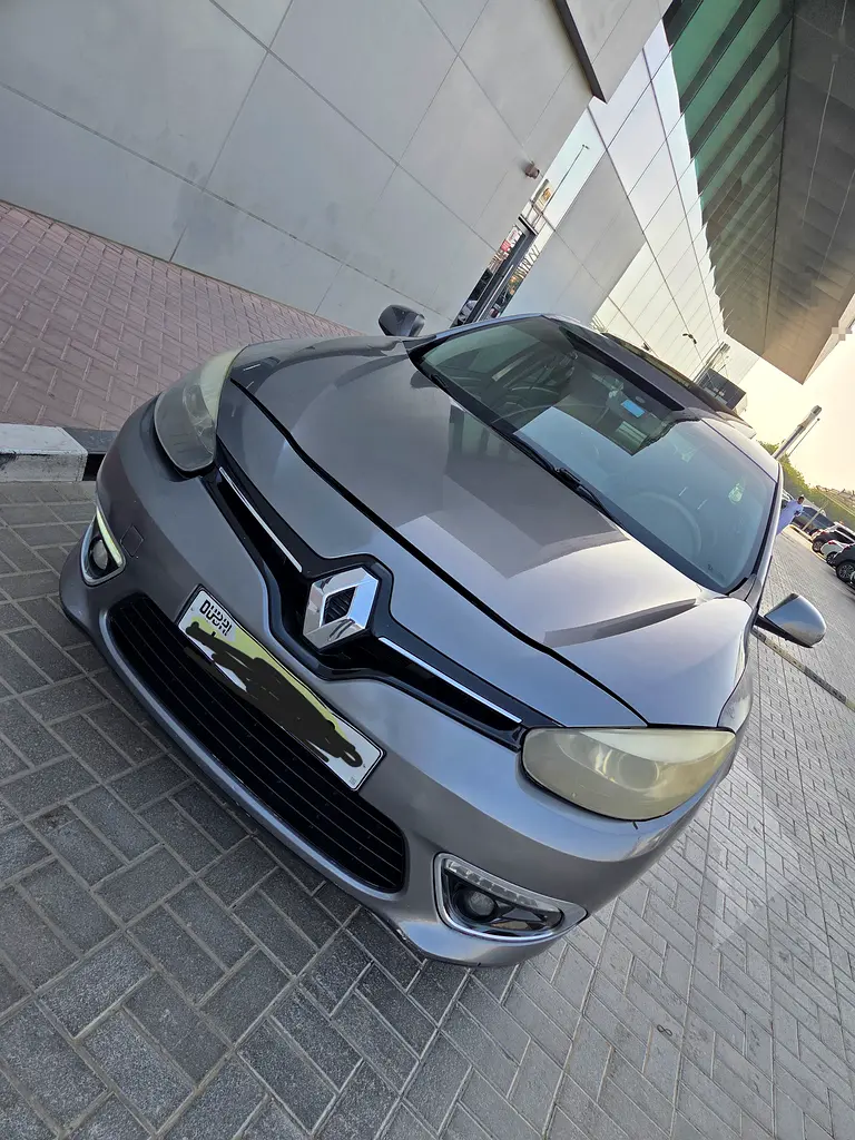 Renault Fluence 2017 — photo 1 of 7