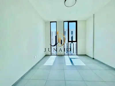 READY TO MOVE//-SPACIOUS APPRTMENT-/LAVISH LAYOUT///-WITH ALL FACILITIES//-