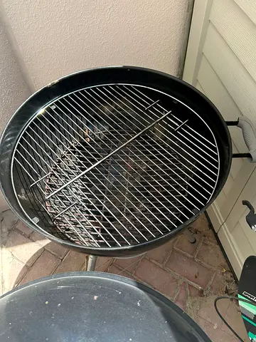 Classic Round Charcoal BBQ Grill (Weber)
