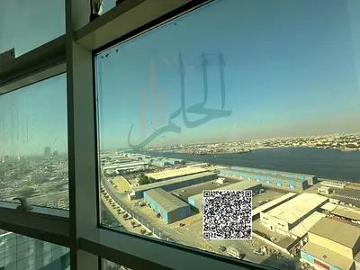 شقة غرفتين وصالة للبيع في برج أورينت بإطلالة مفتوحة بالكامل على الخور، حمامين، باركينج خاص،تكيف مركزي غير مؤجرة وجاهزة للسكن بسعر لقطه وقابل للتفاوض