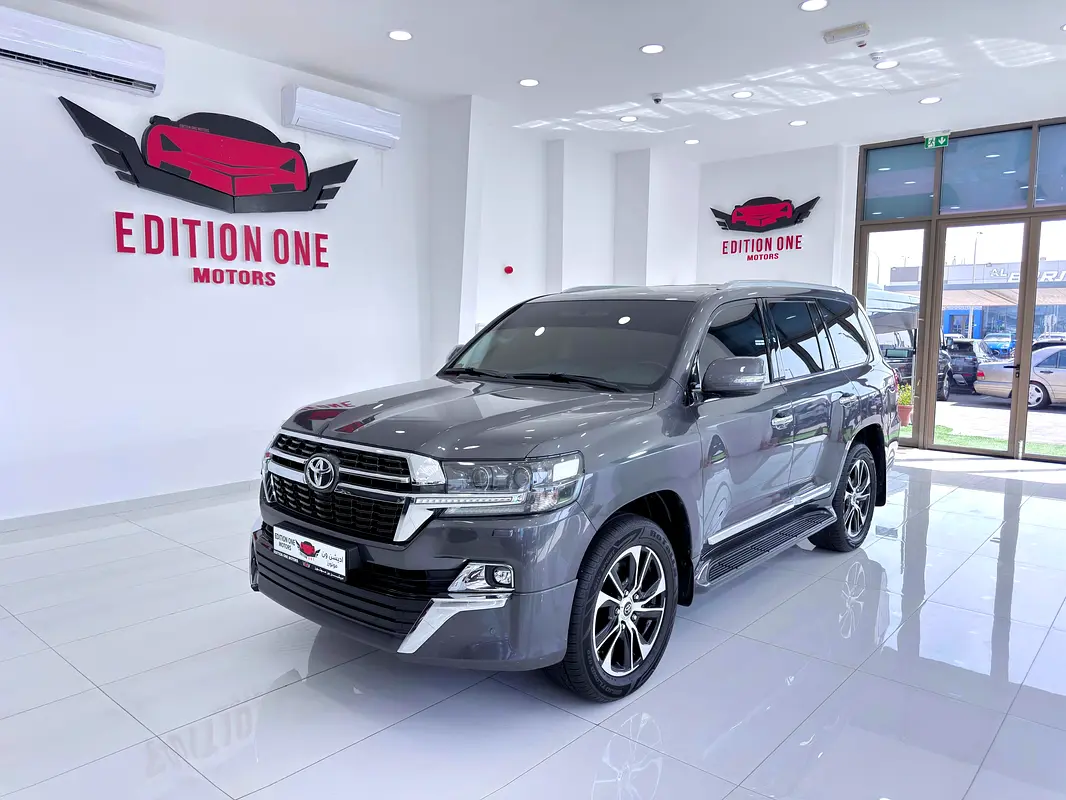 Toyota Land Cruiser 2021 — photo 1 of 10