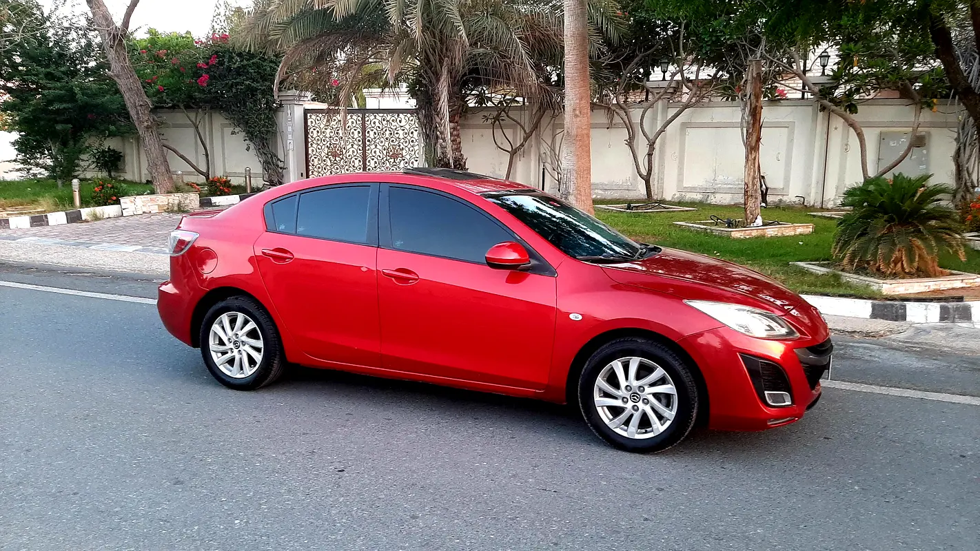 Mazda 3 2014 — photo 1 of 16