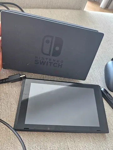 Nintendo Switch V1 XAJ4 (Hackable) + 3 Joy-Cons + Dock + Charger