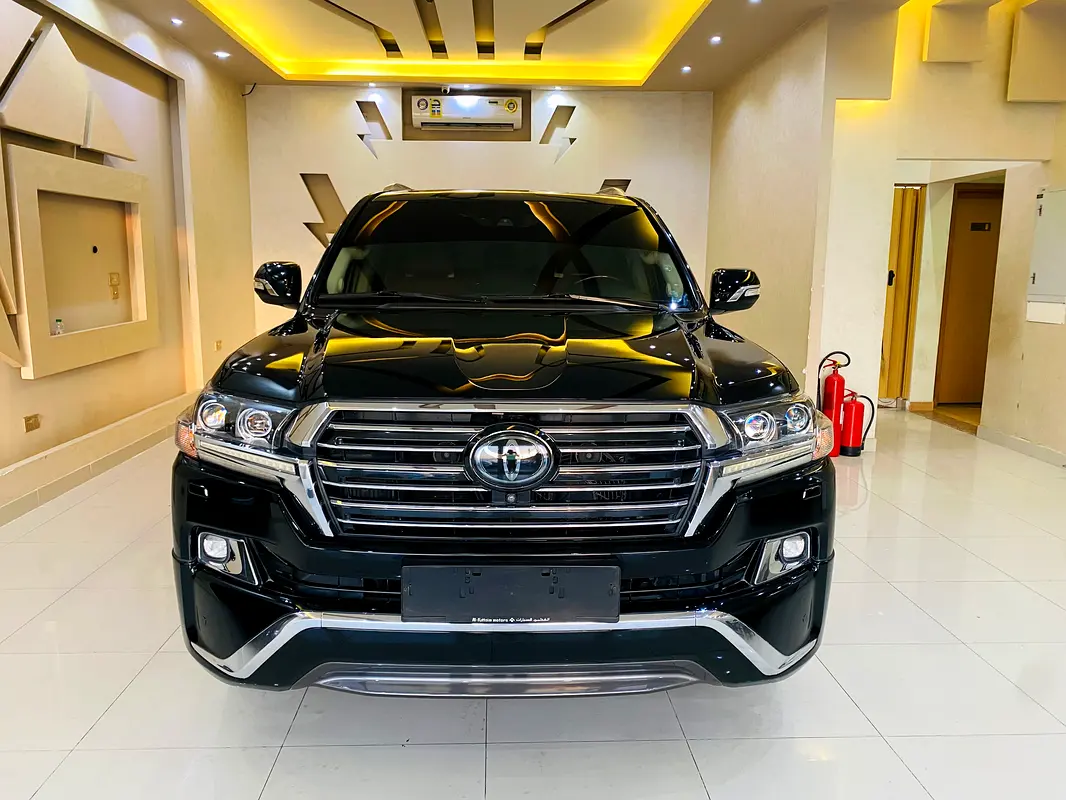 Toyota Land Cruiser 2018 — photo 1 of 20