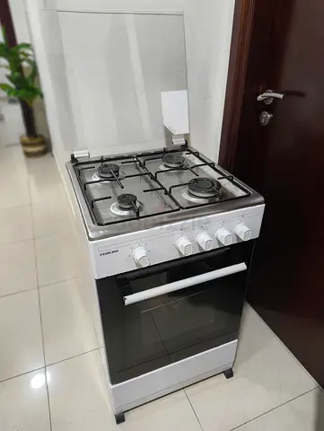 Nikai 4 Burner Gas Cooker with Oven (U2110N5) – Good Condition