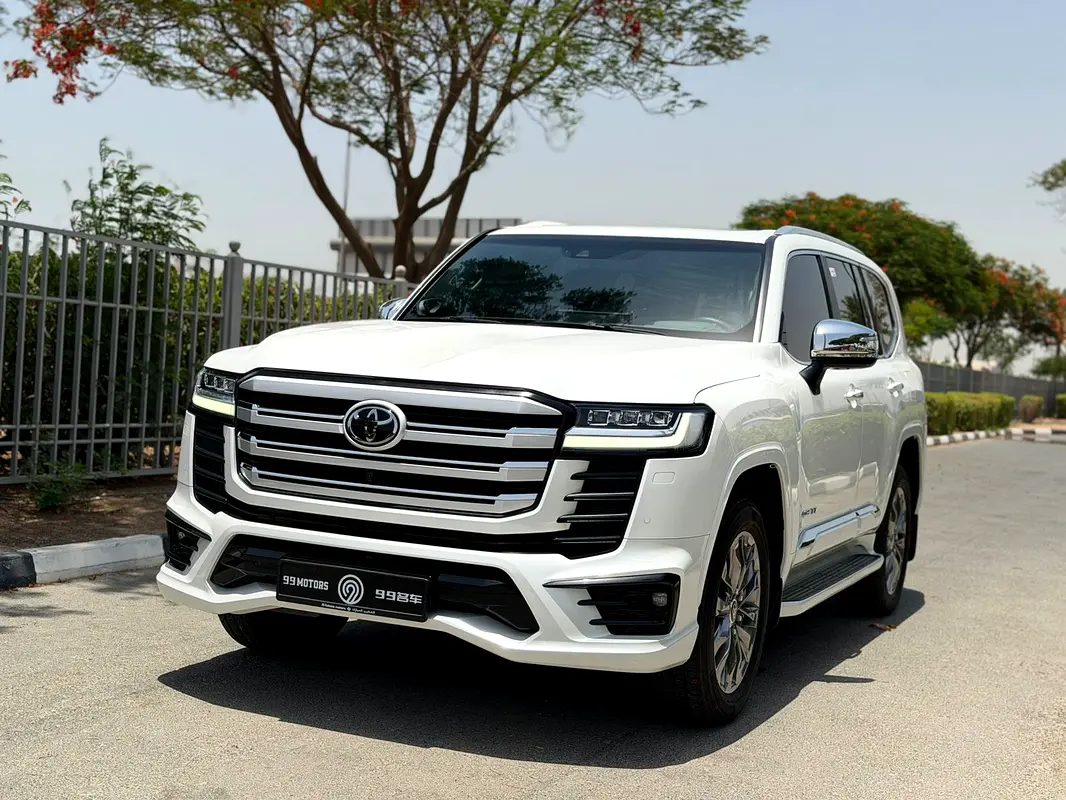Toyota Land Cruiser 2024 — photo 1 of 18