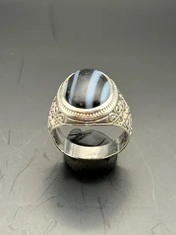 Mens vintage silver ring with striped onyx/agate stone