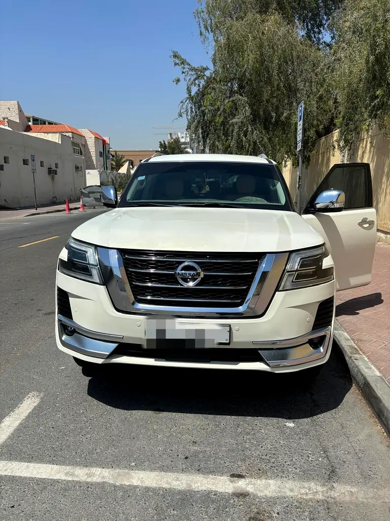 Nissan Patrol 2012 — photo 1 of 5