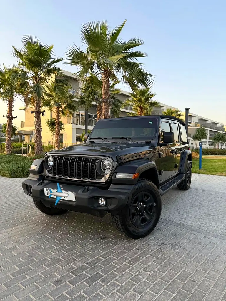Jeep Wrangler 2024 — photo 1 of 15