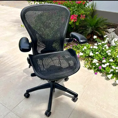 Selling herman miller Aeron chair.good mesh