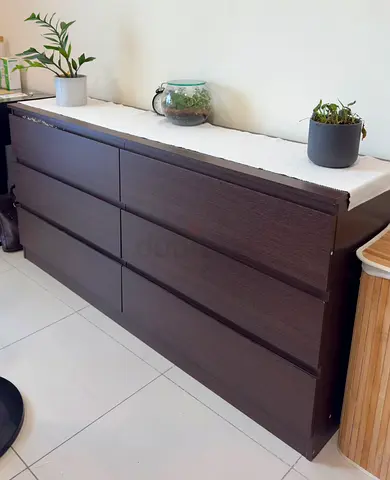 Dark Wood 6-Drawer Dresser / Chest of Drawers - Good Condition