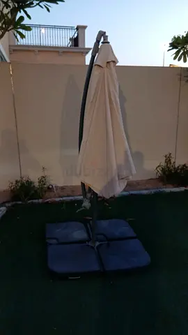 Cantilever/Offset Outdoor Patio Umbrella with Weighted Base