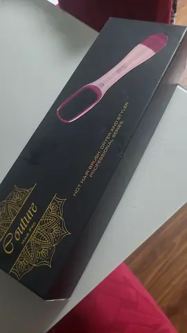 Brand new Qwinne Hot Hair Brush/styler- Pink