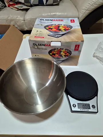 Stainless Steel Mixing Bowl with Digital Kitchen Scale - Like New