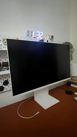 Samsung M8 smart Monitor with electric height adjustable standing desk