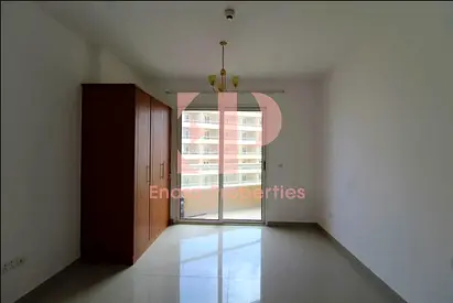 Studio with parking l vacant l lower price