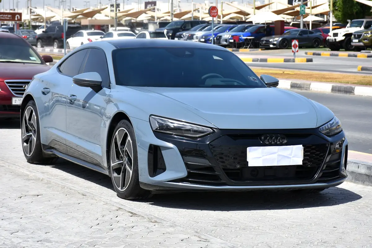 Audi e-tron GT 2022 — photo 1 of 16