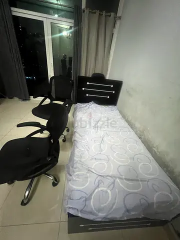 Single bed with mattress and office chairs- good condition