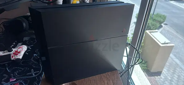 Ps4 900GB with custom Scuff mouse trigger controller (stick drift replacement needed)