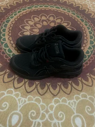ASICS Black Gel Running Shoes Size 40 Original Price 350 AED Selling 250 AED