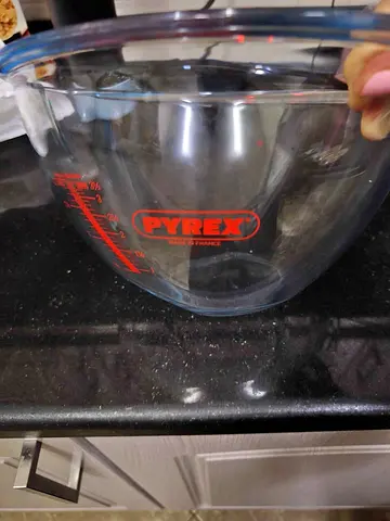 Pyrex glass mixing bowl