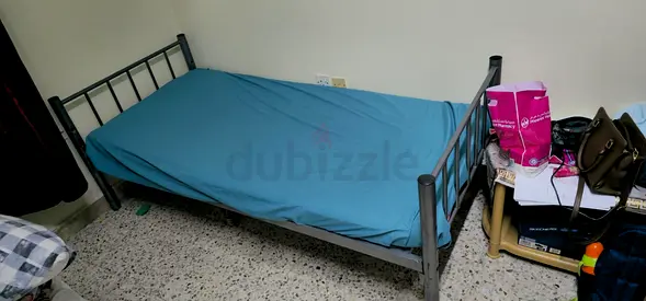 Single metal frame bed with mattress - excellent condition