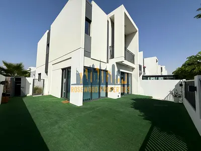 WELL MAINTAINED | CORNER PLOT | LANDSCAPED GARDEN
