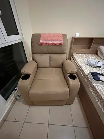 Recliner (non-motorized)