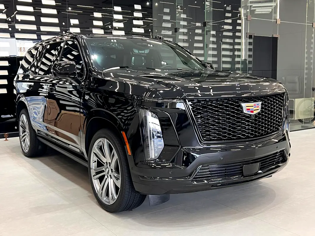 Cadillac Escalade 2025 — photo 1 of 17