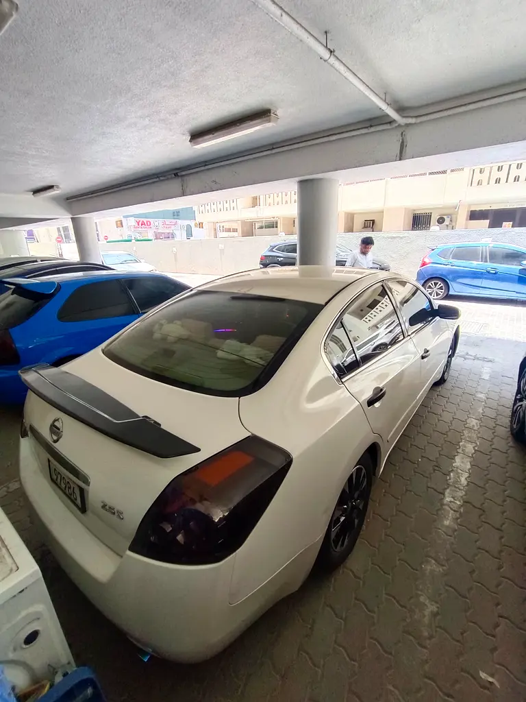 Nissan Altima 2009 — photo 1 of 11
