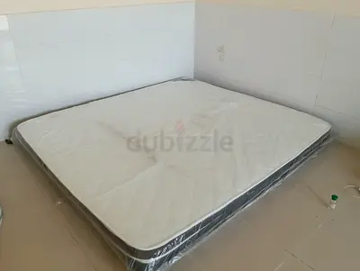 Queen Size Mattress - Like New, Minimal Use 180x200